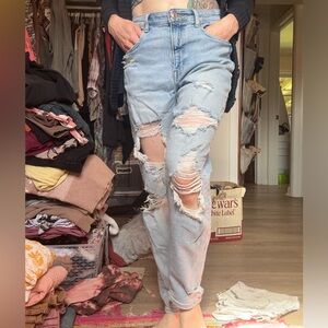 American Eagle Outfitters Super High Waisted Ripped Mom Jeans size 6